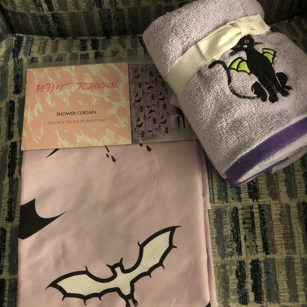 Betsey Johnson black cat & bat shower curtain & 2 matching hand towels